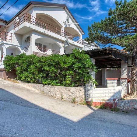 Apartmani Luky Karlobag Ngoại thất bức ảnh