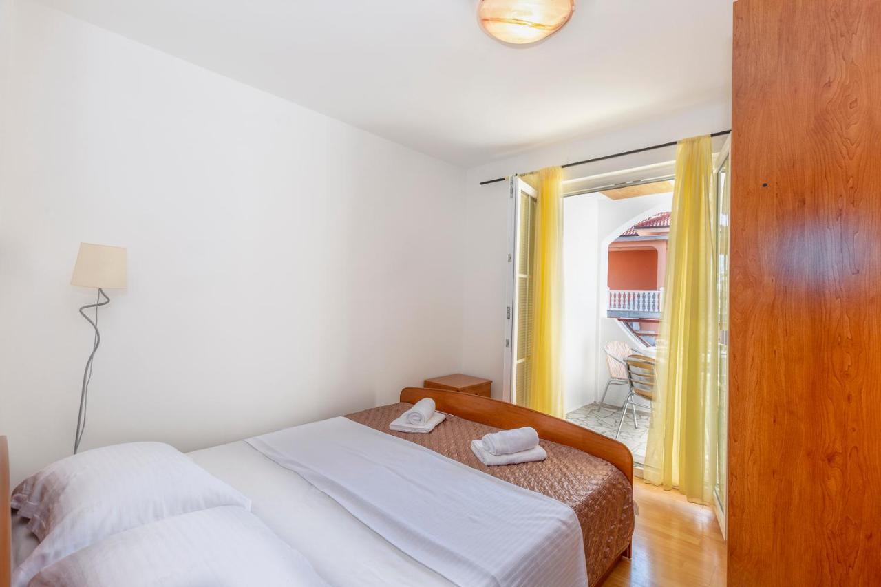 Apartmani Luky Karlobag Ngoại thất bức ảnh