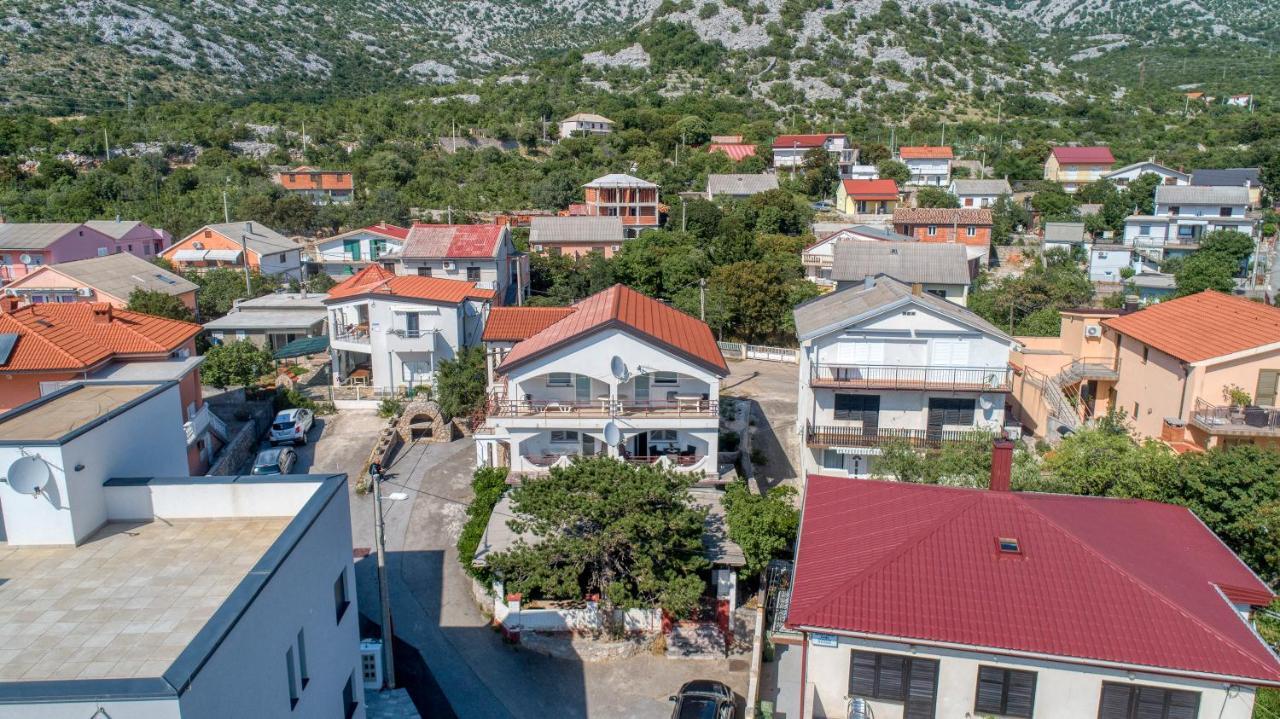 Apartmani Luky Karlobag Ngoại thất bức ảnh