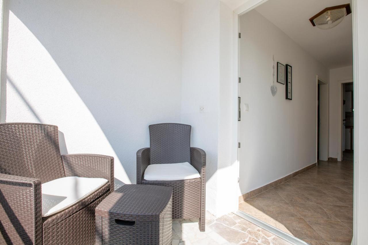 Apartmani Luky Karlobag Ngoại thất bức ảnh