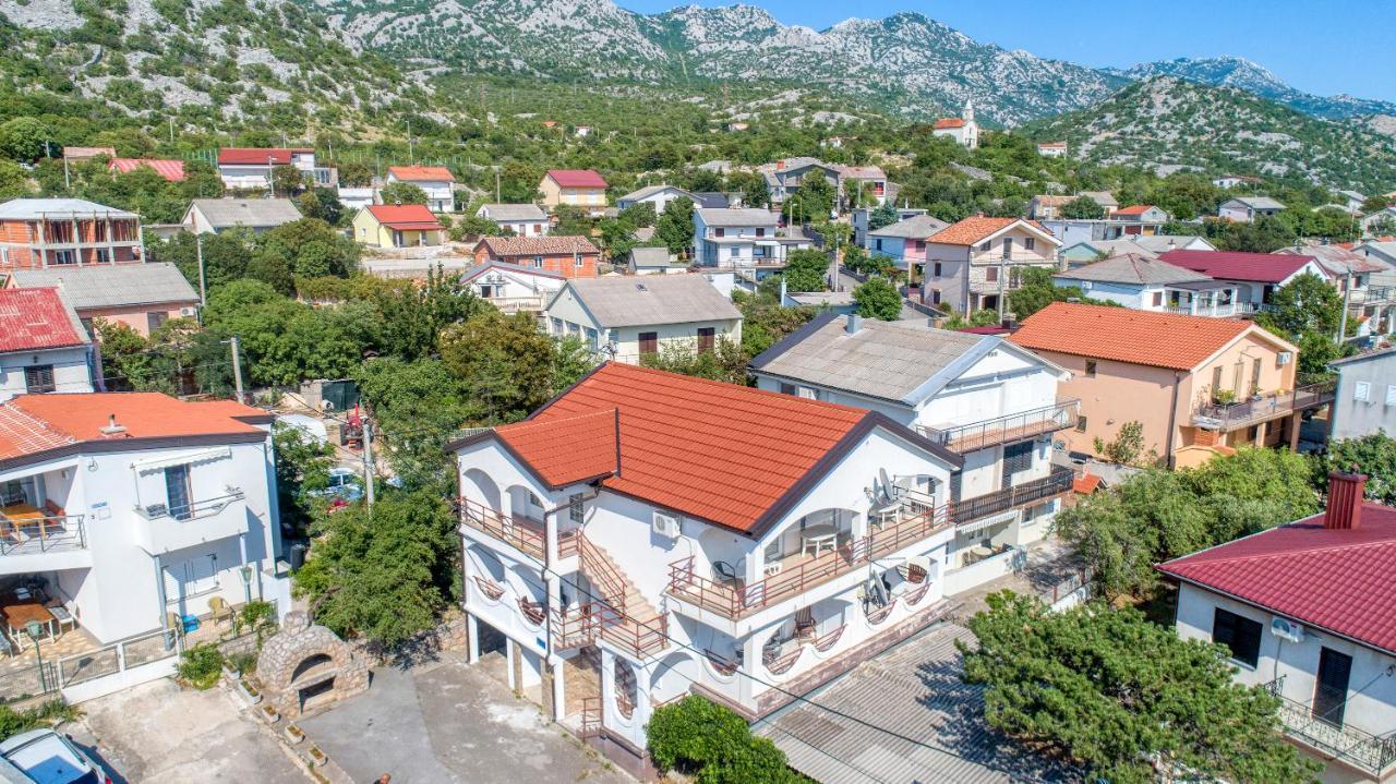 Apartmani Luky Karlobag Ngoại thất bức ảnh