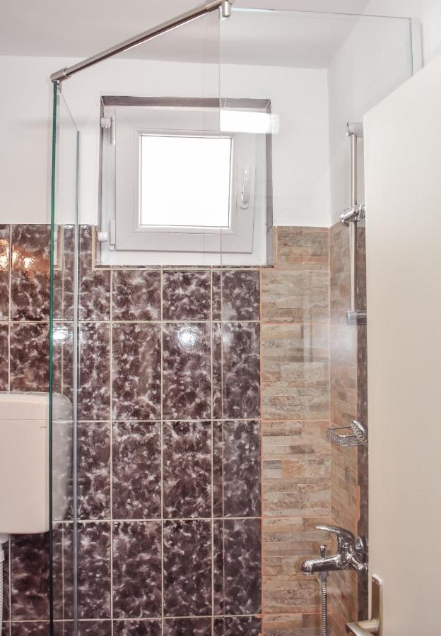 Apartmani Luky Karlobag Ngoại thất bức ảnh
