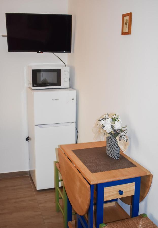 Apartmani Luky Karlobag Ngoại thất bức ảnh