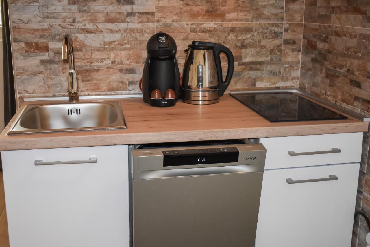 Apartmani Luky Karlobag Ngoại thất bức ảnh